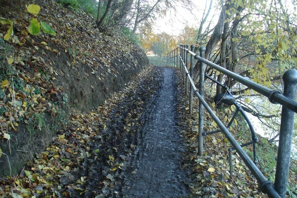 The photo for Narrow muddy patch by River Wear.